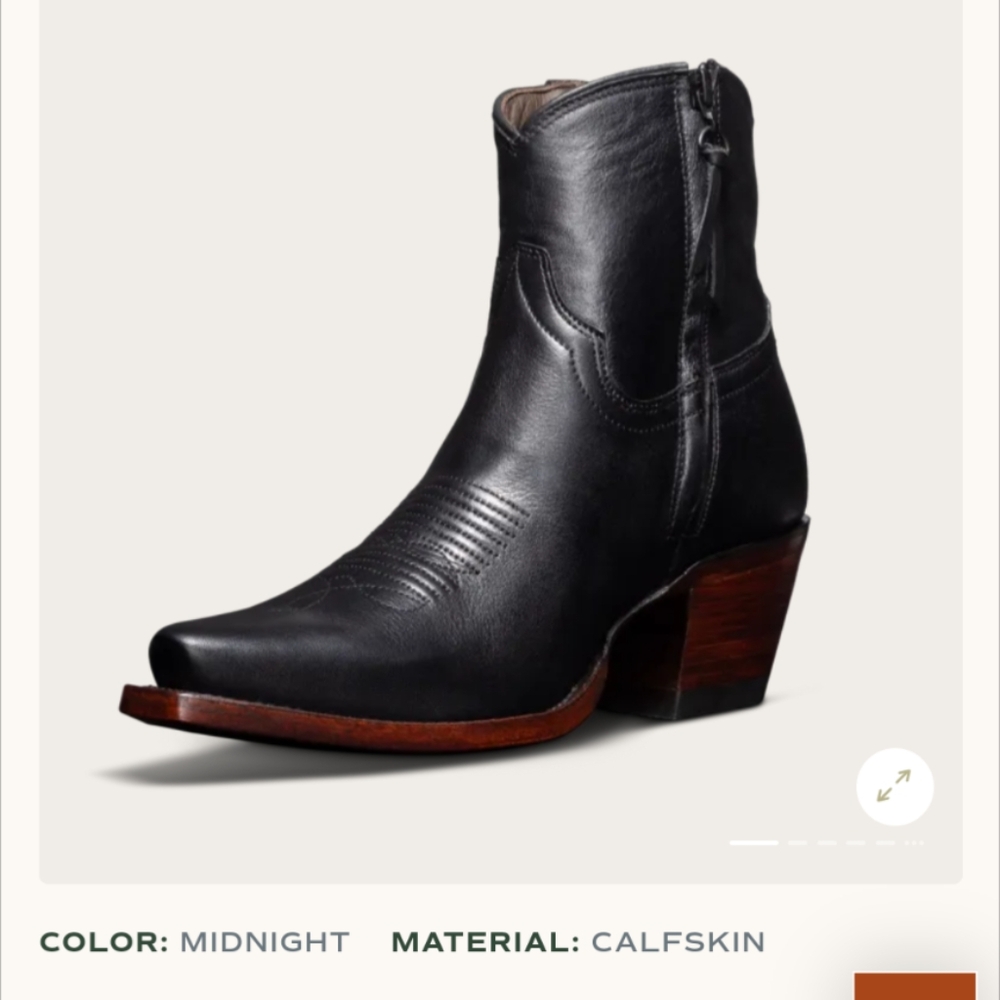 Find me a pair in size 8 please! Searching for these Daisy boots